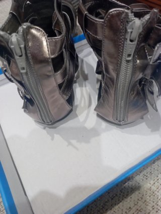 Sandalias gladiador plateadas mujer