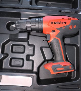 Taladro percutor Maktec MT081 + maletín