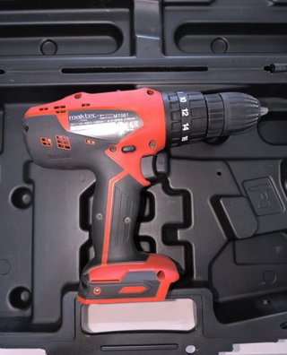 Taladro percutor Maktec MT081 + maletín