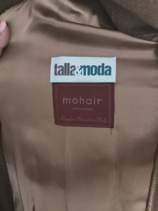 Abrigo marrón con cuello de pelo