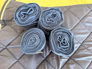 Conjunto HKM navy: Mantilla y Vendas
