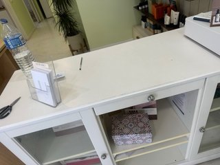 Credenza in legno e vetro