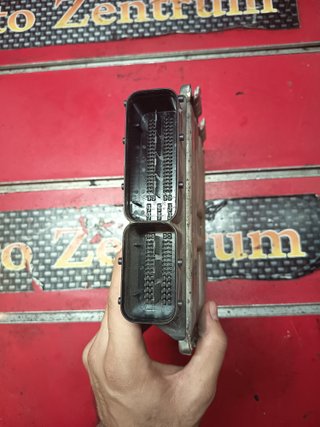 RCE897 Caja fusibles Chrysler Voyager 04727558AC