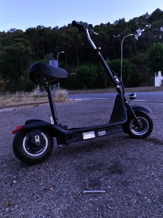 Patinete eléctrico con asiento