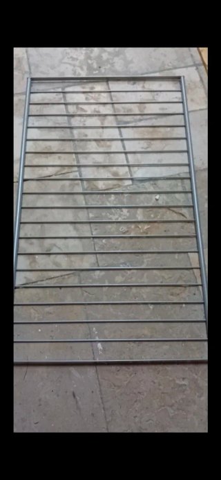 Scaffali metallici argentati