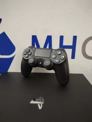 PS4 Pro 1TB Version 12.50 Negra  1 Año Garantía