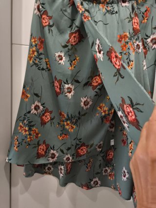 Falda Zara satinada estampada floral