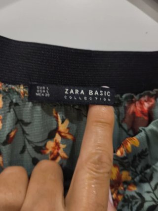 Falda Zara satinada estampada floral