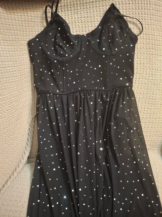 Precioso vestido largo negro con brillos