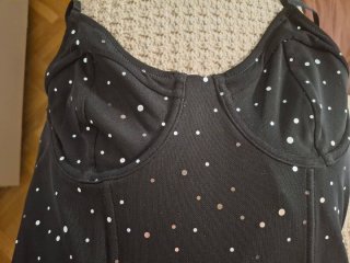 Precioso vestido largo negro con brillos