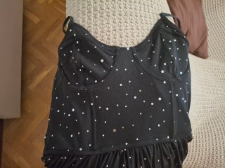 Precioso vestido largo negro con brillos