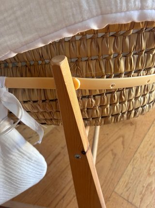 Moisés de mimbre con soporte