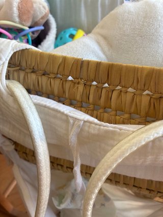Moisés de mimbre con soporte
