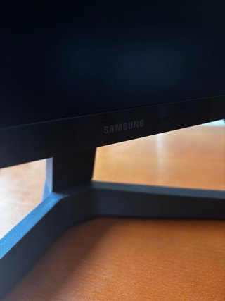 Monitor Samsung Essential 24 LED