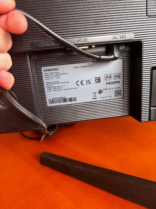 Monitor Samsung Essential 24 LED