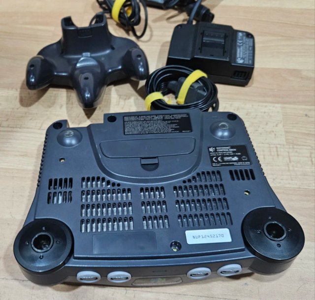 Consola Nintendo 64 Negra + Mando y Cables