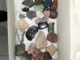 Caja de minerales variados
