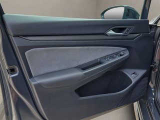 Volkswagen Golf 1.5 E-TSI VARIANT R-LINE