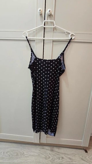 Vestido corto negro lunares