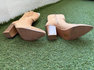 Botines estilo cowboy tacón