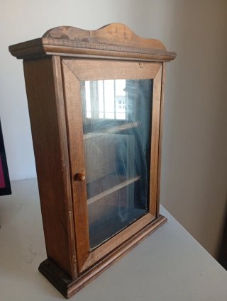 Mueble expositor miniaturas madera