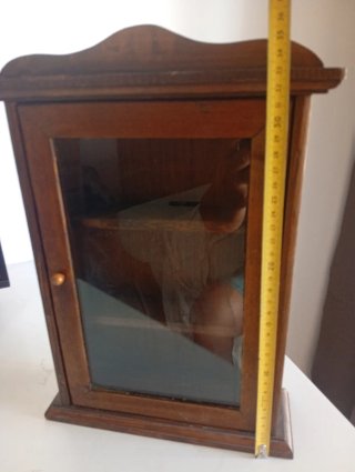 Mueble expositor miniaturas madera