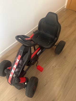 Coche de pedales TANK para niños