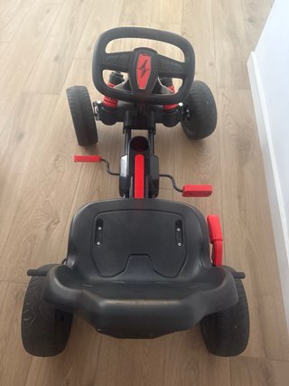 Coche de pedales TANK para niños