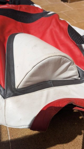 Mono de moto de una pieza