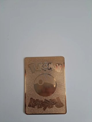 Cartas Pokémon Pikachu VMAX y Charizard V Metálica