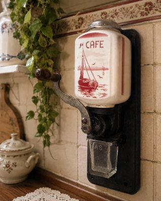 Molinillo de café antiguo