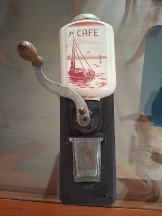 Molinillo de café antiguo