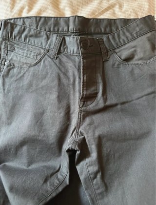 Pantalones grises Zara chico