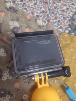 GoPro Hero+ Cámara de Acción + Flotador Amarillo