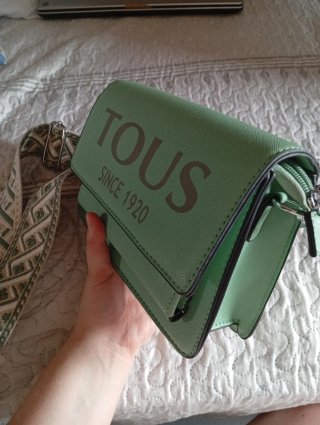 Bolso Tous verde con correa estampada