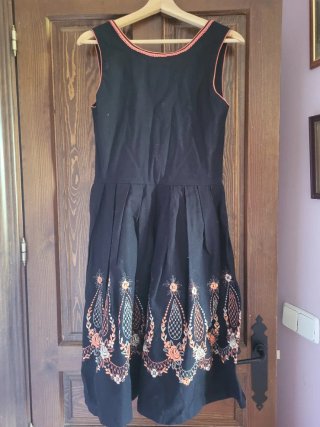 Dirndl bávaro negro y naranja
