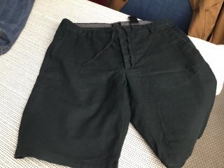 Bermuda de  chico talla 44, se regala otra de lino