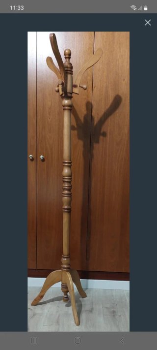 Perchero de madera estilo clásico