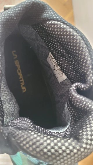 BOTAS DE MONTAÑA LA SPORTIVA. TALLA 38.