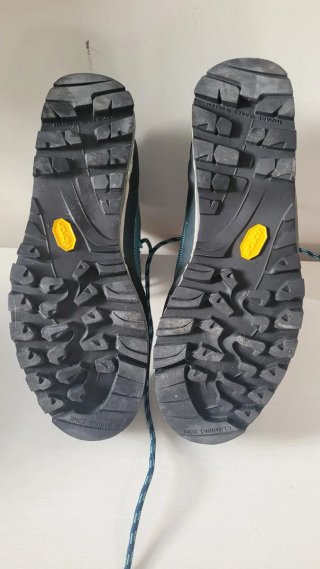 BOTAS DE MONTAÑA LA SPORTIVA. TALLA 38.