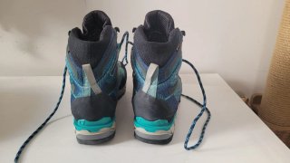 BOTAS DE MONTAÑA LA SPORTIVA. TALLA 38.