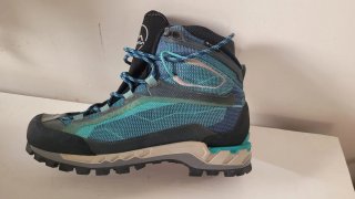 BOTAS DE MONTAÑA LA SPORTIVA. TALLA 38.
