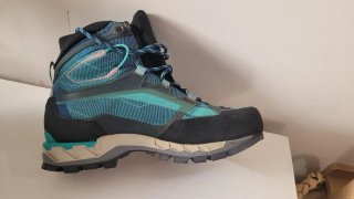 BOTAS DE MONTAÑA LA SPORTIVA. TALLA 38.