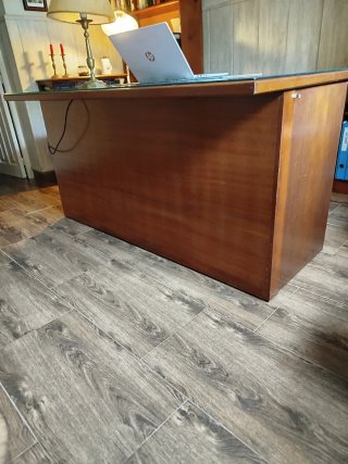 Mesa escritorio madera zapelli desmontable.