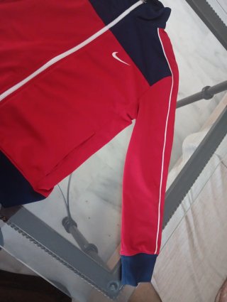 Sudadera Nike cremallera roja y azul