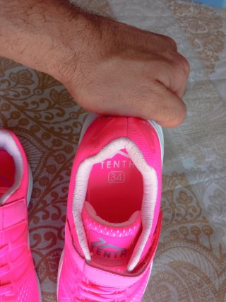 Zapatillas deportivas rosas. Talla 34. Nuevas