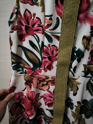 Vestido SHEIN floral M (38) con cinturón