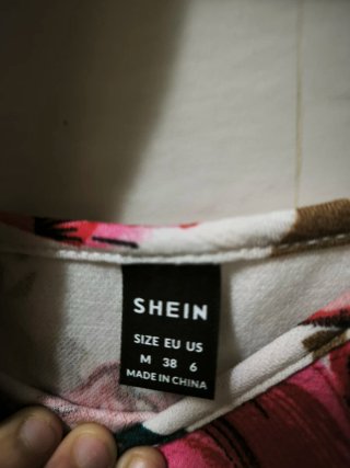 Vestido SHEIN floral M (38) con cinturón