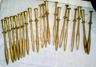 Antichi fuselli per tombolo