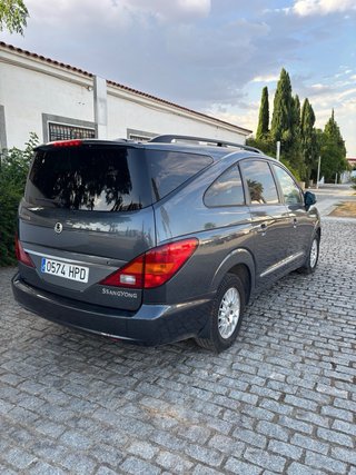 SsangYong Rodius 2013